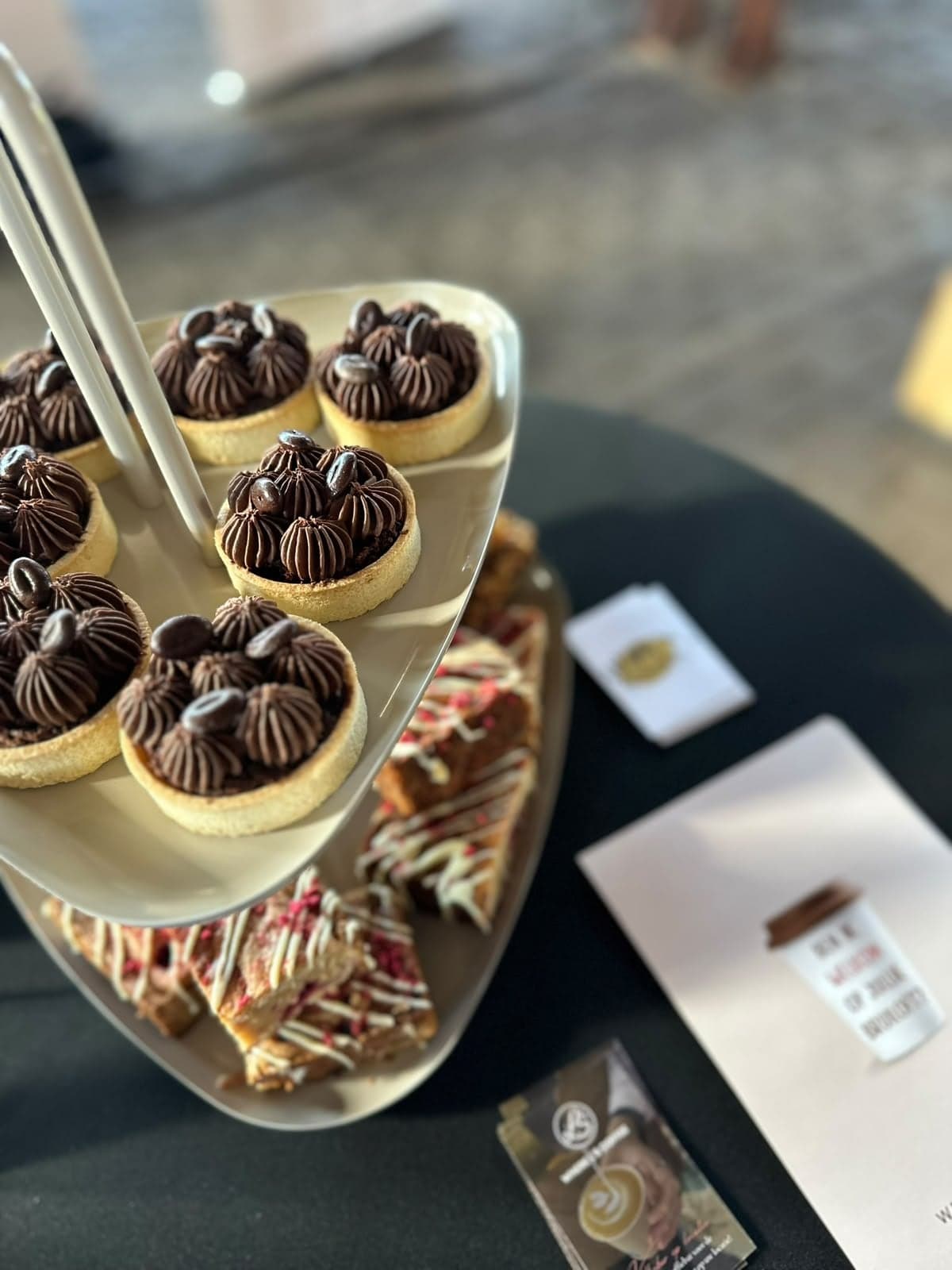 Gebak en treats bij de koffie